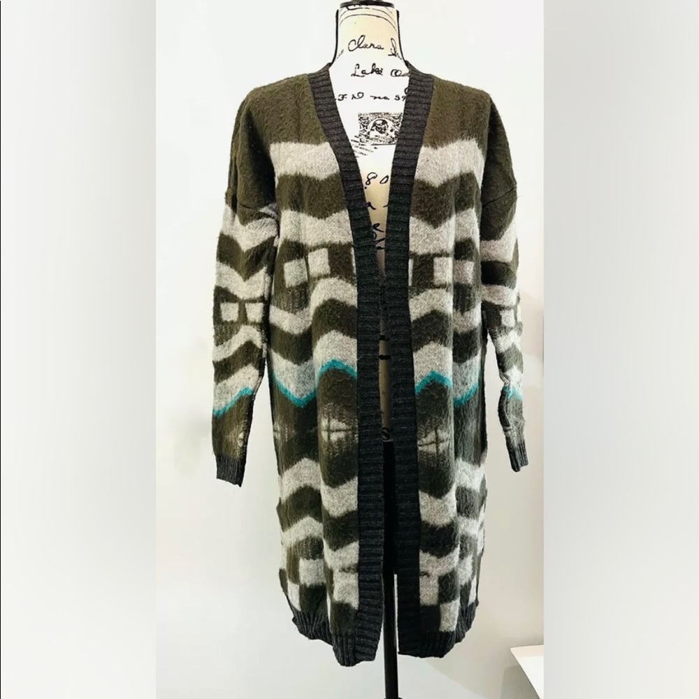 Vintage Bohemian style, open aztec print, Cardigan Sleeves finished in RIB